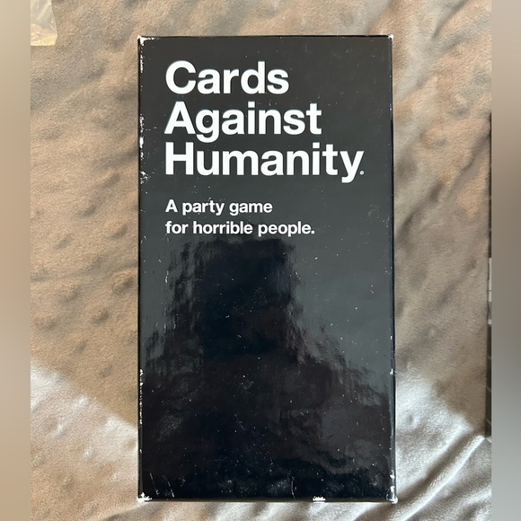 Cards Against Humanity - Picture 1 of 3